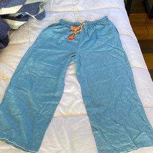 Matilda Jane NWT On the Shore Cropped Chambray Pants. Size Small.